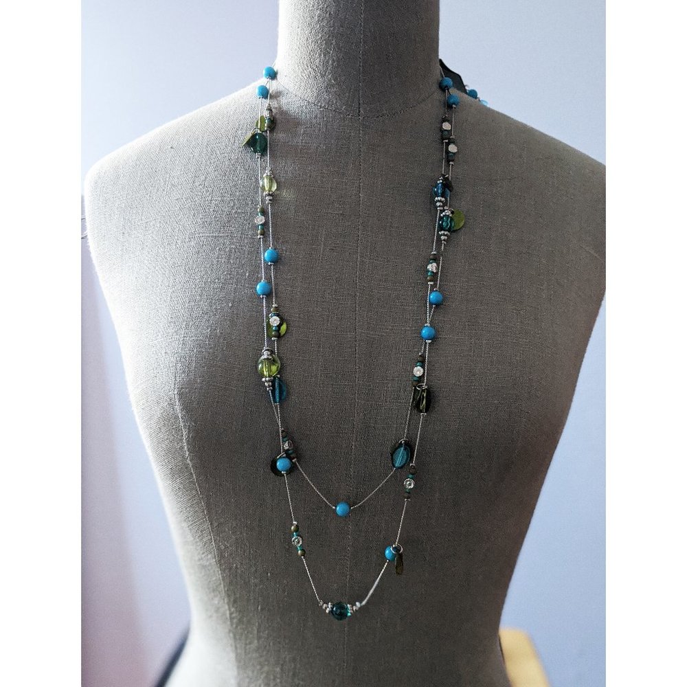 NWT Beautiful blue and green necklace Set
